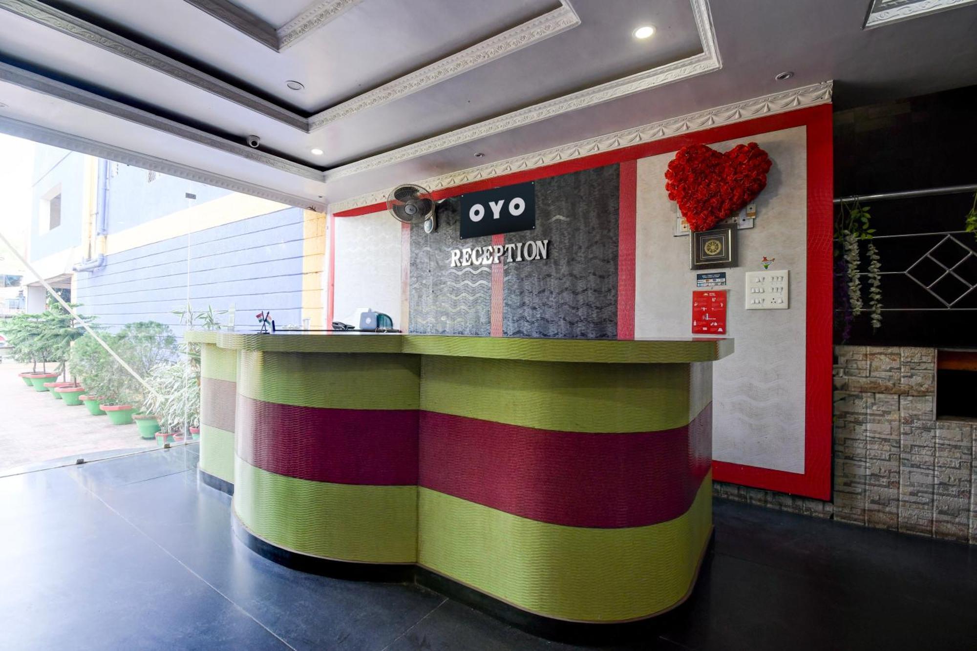 Hotel O Blue Royal Bhubaneswar Exteriör bild