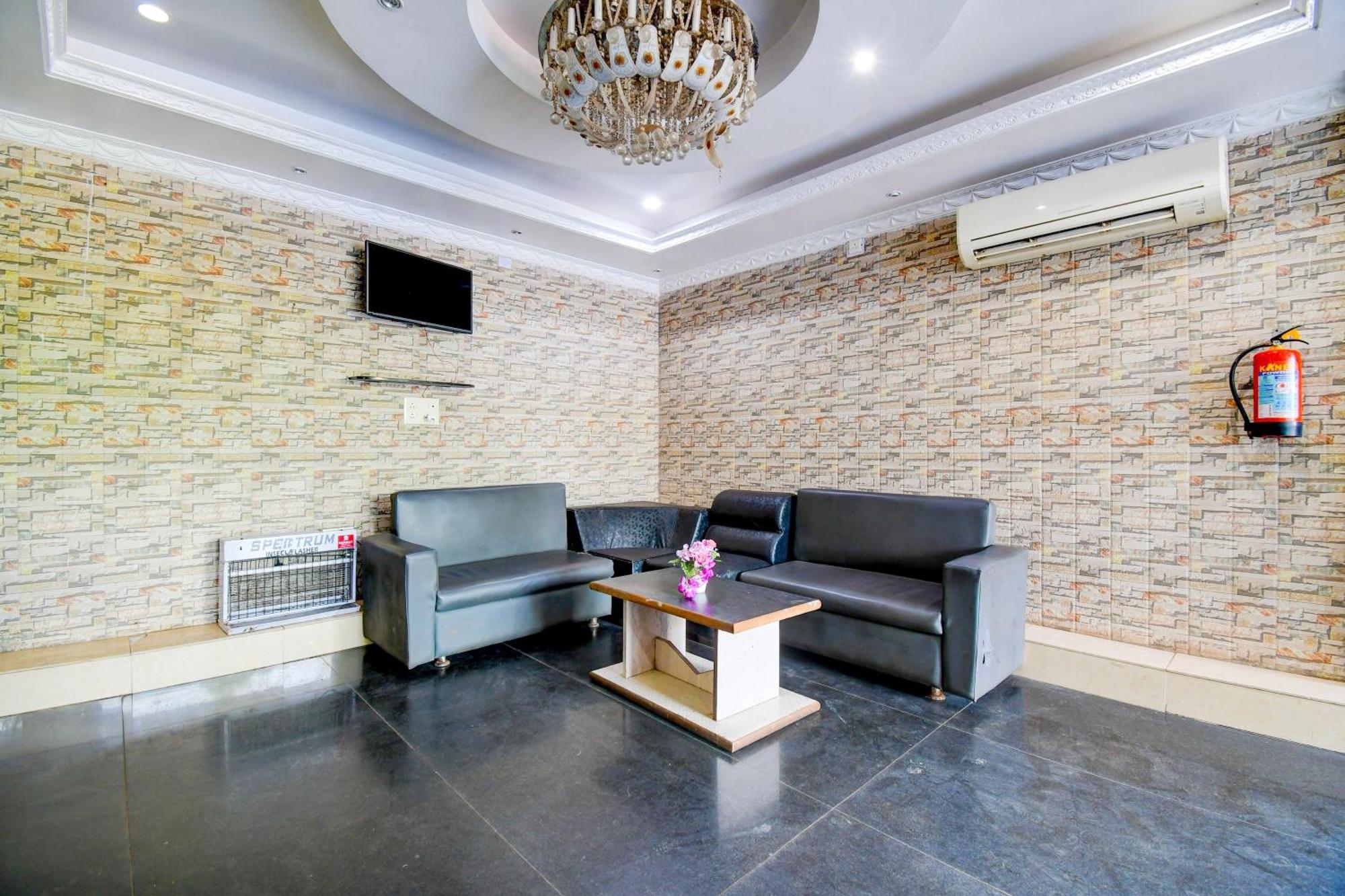 Hotel O Blue Royal Bhubaneswar Exteriör bild